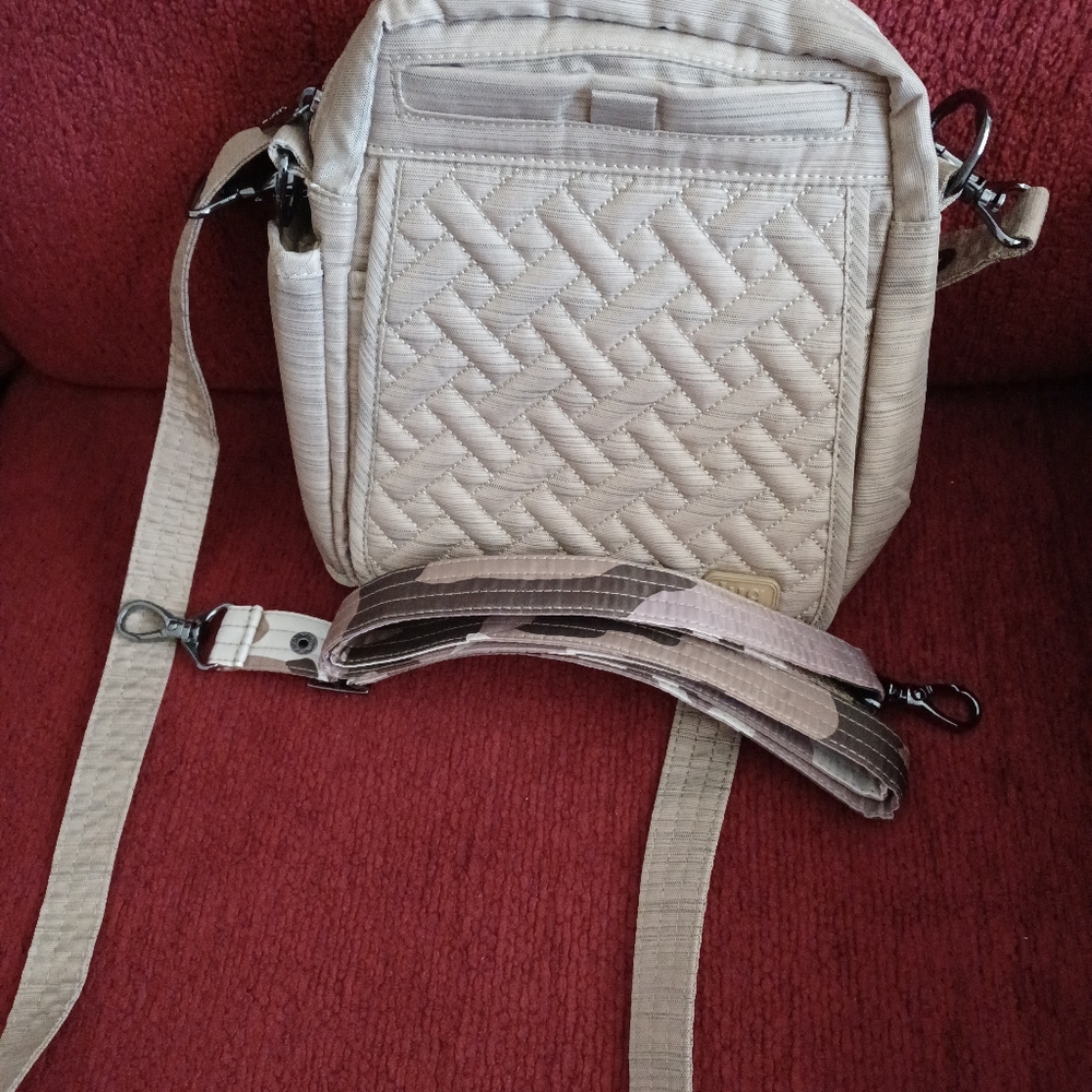 Lug flapper bag